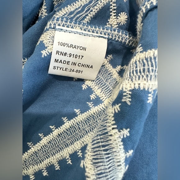 NWT SZ L Solitaire Blue and White Embroidered Blouse - Picture 6 of 8